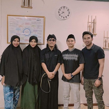 5 Potret DJ Katty Butterfly yang Jadi Mualaf usai Dengar Azan Subuh