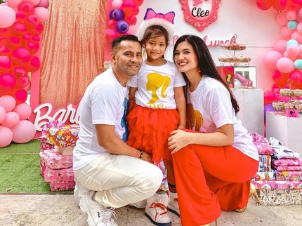 7 Potret Meriahnya Ulang Tahun Anak Judika dan Duma Riris Bertema Barbie