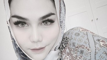 img-title Mualaf, DJ Katty Butterfly Masih Makan Daging Babi?