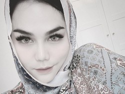 6 Penampilan Baru DJ Katty Butterfly Usai Jadi Mualaf