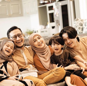 Alasan Arie Untung & Fenita Arie Pilih Pesantren Jadi Sekolah Anak