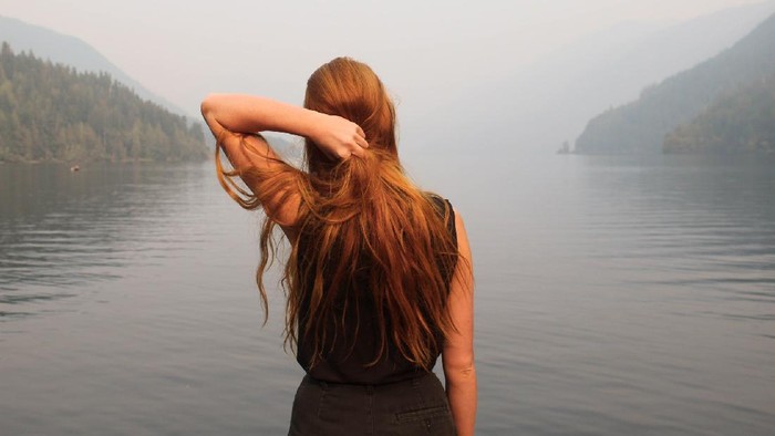 Mencuci Rambut dengan Metode No Poo, Seperti Apa Rasanya?