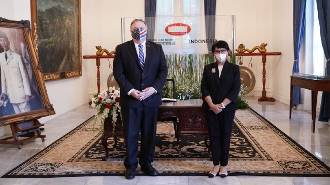 Menlu Amerika Serikat Mike Pompeo berkunjung ke Indonesia hari ini, membahas situasi terkini di Laut China Selatan bersama dengan Menlu RI Retno Marsudi