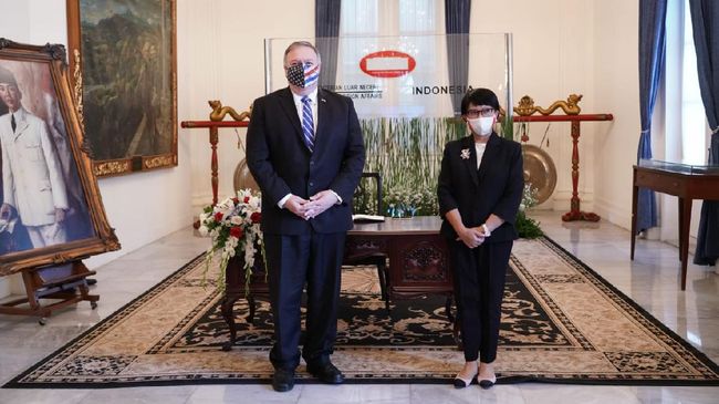 Menlu AS ke Indonesia, Bahas Situasi Laut China Selatan Menlu Amerika Serikat Mike Pompeo berkunjung ke Indonesia hari ini, membahas situasi terkini di Laut China Selatan bersama dengan Menlu RI Retno Marsudi