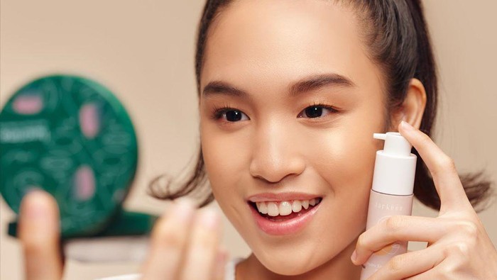 Gak Mau Pakai Foundation? Coba 3 Bedak Lokal Full Coverage Ini