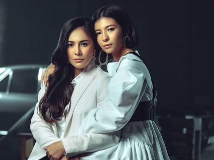 5 Potret Pasangan Bunda & Anak Seleb, Sama-sama Cantik Menawan