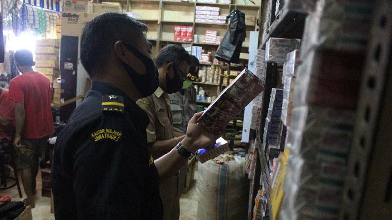 Bea Cukai menggelar operasi pasar rokok ilegal di dua wilayah pengawasan.