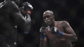 Kalahkan Silva di Duel Terakhir, Hall Minta Maaf