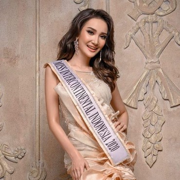 5 Potret Cantik Bella Aprilia yang Disebut Calon Istri Ivan Gunawan