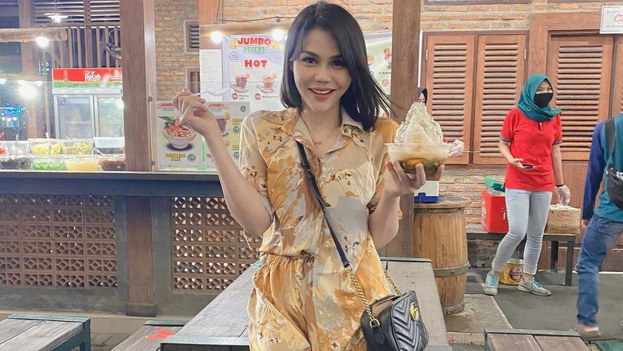 DJ Katty Butterfly Asik Liwetan hingga Mukbang Pare bareng Kekasih