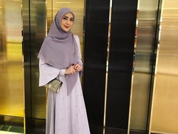 Fenita Arie Kini Jualan Baju