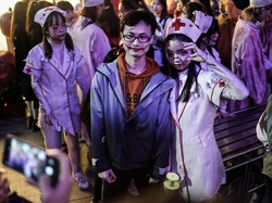 Wuhan Juga Rayakan Halloween, Ramai Banget dan Tanpa Maskeran!
