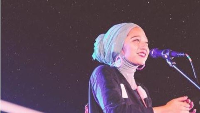 5 Aksesoris Hijab ala Chiki Fawzi