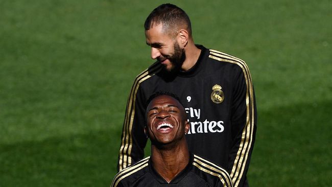 Kasus 'Jangan Umpan' Benzema dan Vinicius Selesai Karim Benzem minta maaf kepada Vinicius Junior di sela latihan Real Madrid setelah kasus 'jangan umpan' muncul.