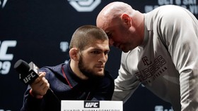 Viral Video Khabib Coba Rebut Sabuk Juara dari Bos UFC