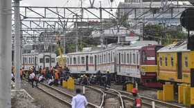 Seorang Penumpang Luka Akibat KRL Dilempar Batu di Buaran