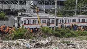 KRL Anjlok di Stasiun Kampung Bandan Jakarta Utara, Penumpang Evakuasi