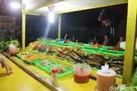 Kulineran Murah Warung Nasi Sunda Kaki Lima di Jalan Ciheuleut