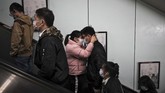 NYALANG: Mencari Renjana di Balik Mata Dalam foto pilihan CNNIndonesia.com pekan ini, ada model di China Fashion Week, kantuk Menteri Pertahanan Brasil, dan kisah pasangan di stasiun kereta.