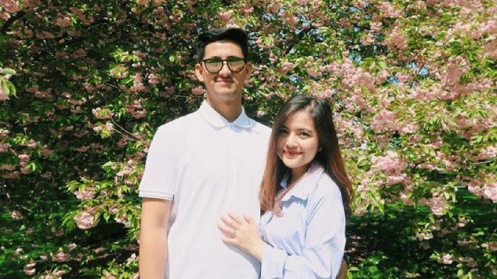 Potret Gemas 7 Artis Mungil yang Punya Pasangan Postur Tinggi