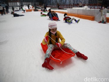 Banyak Promo Menarik, Yuk Jajal Aneka Wahana Trans Snow World Bintaro