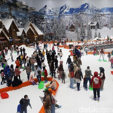Nikmati Dinginnya Salju di Trans Snow World, Ada Promo Beli 1 Gratis 1