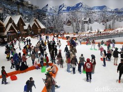 Nikmati Dinginnya Salju di Trans Snow World, Ada Promo Beli 1 Gratis 1