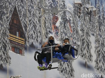 Tips Aman & Nyaman Bermain Salju di Trans Snow World Bintaro