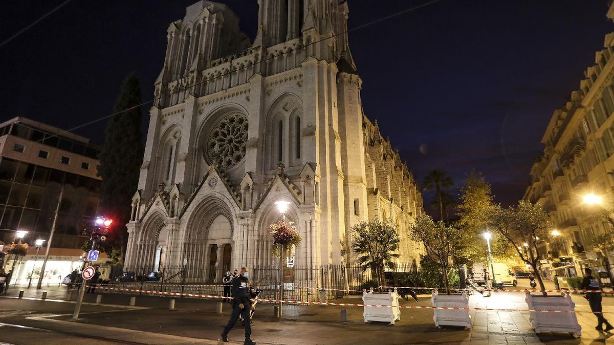 FOTO: Simpati untuk Korban Penyerangan Gereja di Prancis