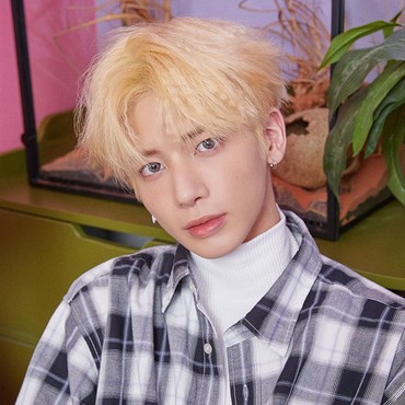 Tetap Manggung Meski Alami Patah Jari, Taehyun TXT Bikin Fans Bangga