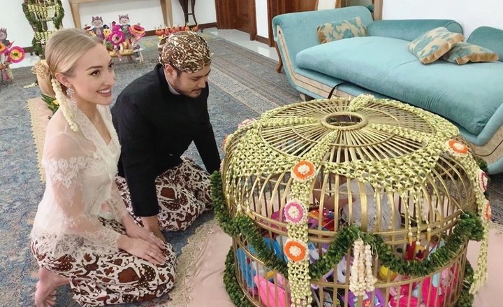 7 Potret Istri Bule Panji Adhikumoro, Langsing Setelah Melahirkan - Foto 7