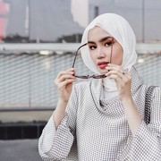 5 Gaya Hijab Pashmina Selebgram yang Pas Buat Ngantor