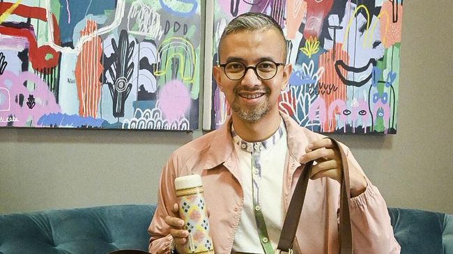 Di masa pandemi ini, desainer Indonesia Didiet Maulana menciptakan koleksi  'Surya Mundita,' yang berarti matahari kebahagiaan. 
