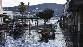 FOTO: Dampak Tsunami dan Gempa Turki di Pulau Samos Yunani