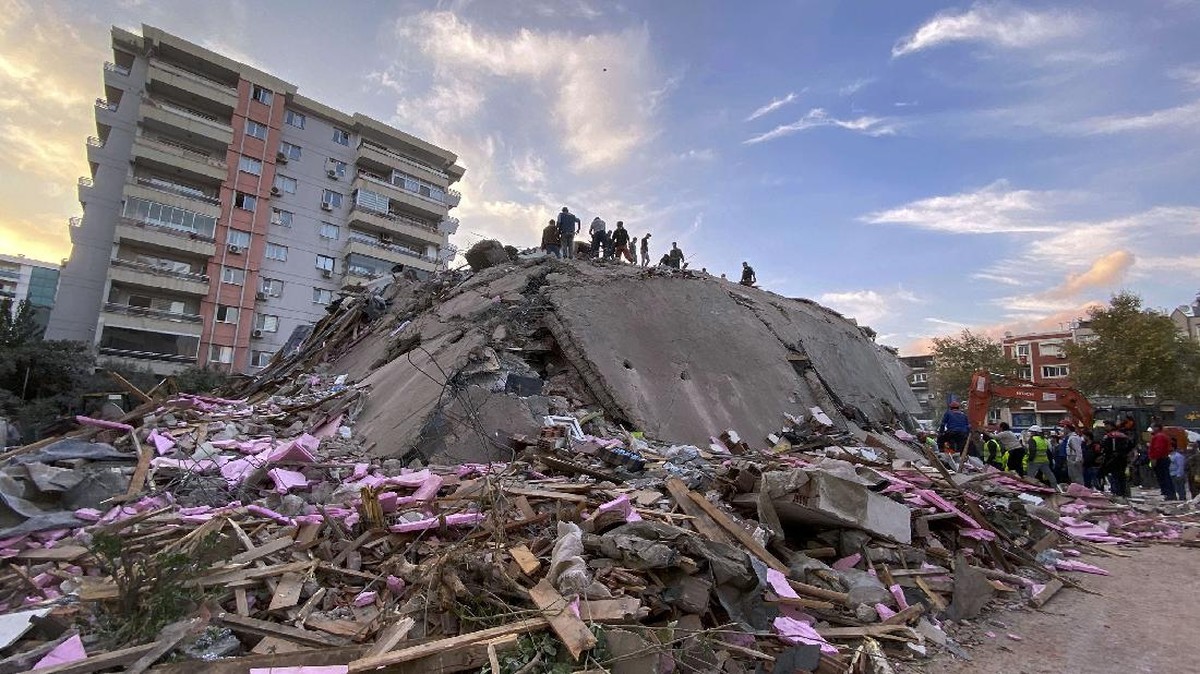 FOTO: Luluh Lantak Turki Diterjang Gempa