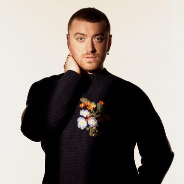 Waduh, Sam Smith Dapat Patung Penis Raksasa dari Pria Ini