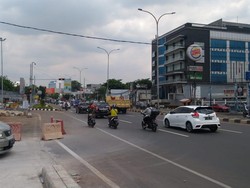 Insiden Saling Tabrak 2 Mobil di Jl Alternatif Cibubur Berakhir Damai