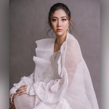 6 Foto Seksi Sherina Munaf, Pamer Bahu hingga Punggung Mulus