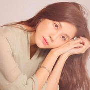 Tetap Cantik di Usia 42 Tahun, Intip Gaya Fashion Kim Ha Neul '18 Again'