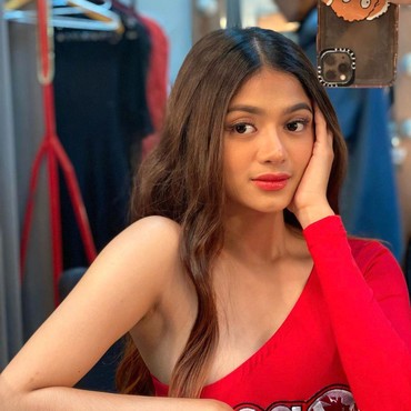 Pengacara Tajir Nikahi Model Seksi Vieranni dengan Uang Panai Rp1,7 M