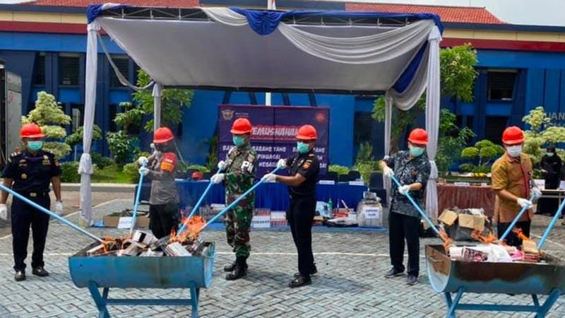 Bea Cukai Juanda memusnahkan barang hasil penindakan periode 2019-2020.