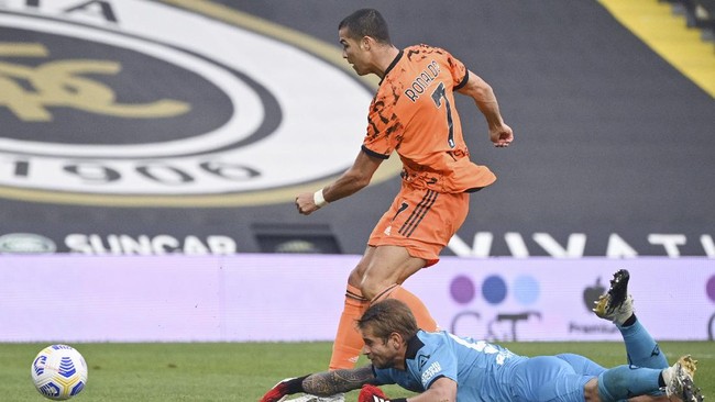 Juventus tampil luar biasa dengan melumat tuan rumah Spezia 4-1 di pekan keenam Liga Italia.