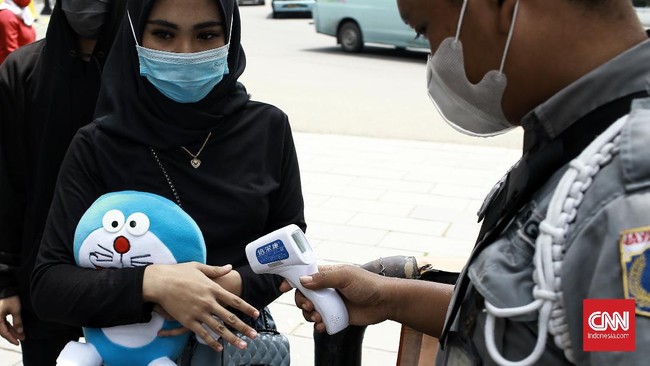 Untuk mengantisipasi potensi second wave atau lonjakan kedua pandemi, Satgas Penanganan Covid-19 Wiku Adisasmito mengingatkan masyarakat disiplin 3M.