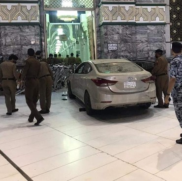 Heboh, Masjidil Haram Diterobos Mobil Sedan