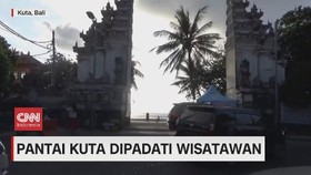 VIDEO: Pantai Kuta Dipadati Wisatawan