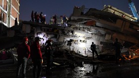 Turki Gempa M 7,7, Banyak Warga Dilaporkan Tertimbun Reruntuhan Gedung