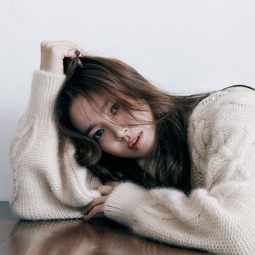 Penampilan Awet Muda Song Hye Kyo di Pemotretan Terbaru