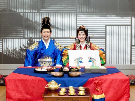 Perempuan RI Nikahi Pria Korea, Gelar Resepsi Tradisional Mirip Drakor