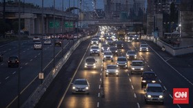 Tol Jakarta-Cikampek Macet, Rest Area Diserbu Pemudik