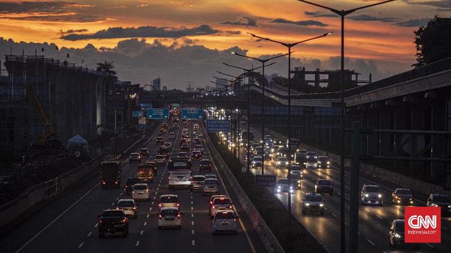 2 Titik Macet Libur Akhir Tahun Tol Cikampek: KM 47 dan KM 65 Korlantas Polri memperkirakan puncak mudik Natal dan tahun baru 2021 terjadi sekitar tanggal 23 dan 24 Desember 2020.